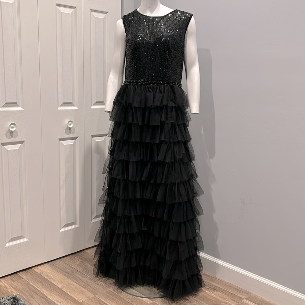 NWOT Mac Duggal ruffle tulle tiered sequin top gown - Picture 3 of 15